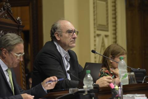 1er. vicepresidente diputado Gustavo Olmos